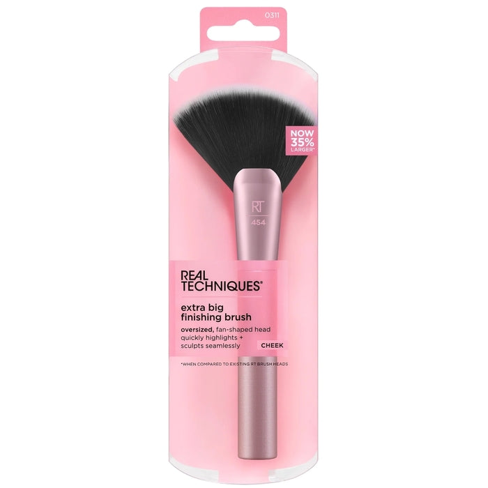 Real Techniques cheek-finishing brush Cheek Extra Big Finishing Brush is a cosmetic brush for powder, highlighter or bronzers.